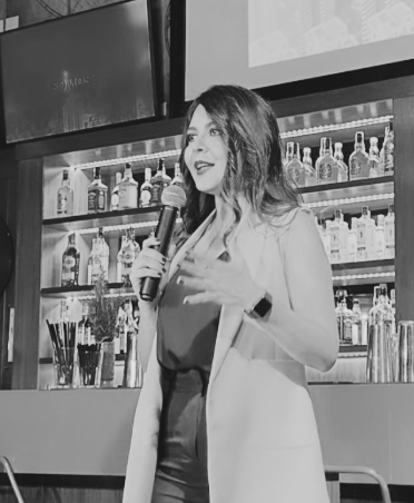 Sasha Salúm durante una presentación